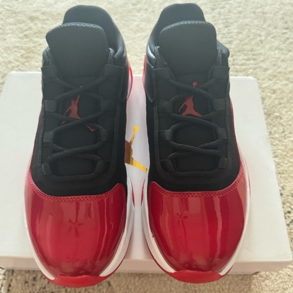 WOMEN'S AIR JORDAN 11 CMFT LOW SNEAKERS - Picture 1 of 9